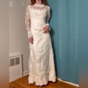 Vintage 1970s lace long sleeve wedding dress